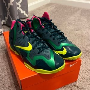 Nike Lebron XI GS Shoes Sneakers new 621712 300 Youth Boys Size 6 6Y